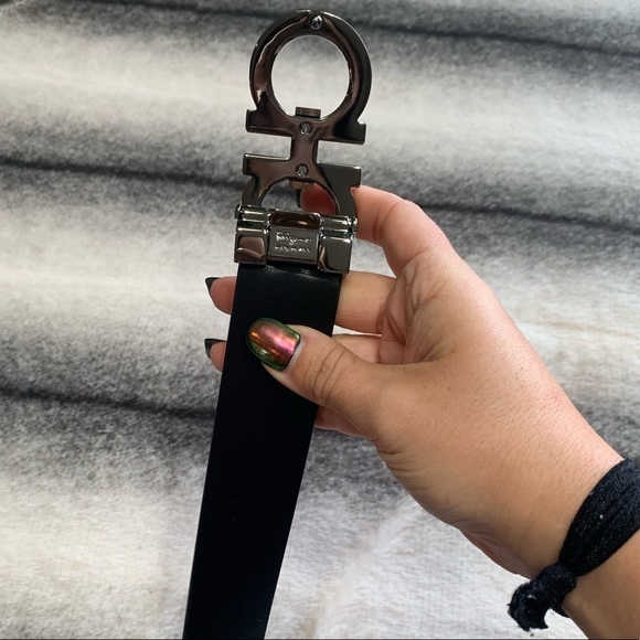 { Salvatore Ferragamo } Gancini Reversible Belt - Picture 5 of 7